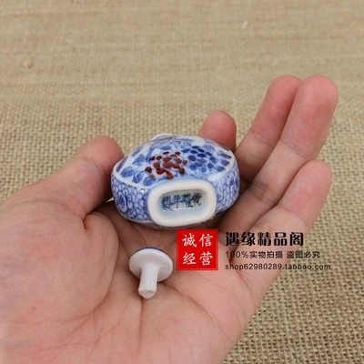 

Ancient Blue and White Porcelain Snuff Bottle (Pastel. Magpie Dengmei)