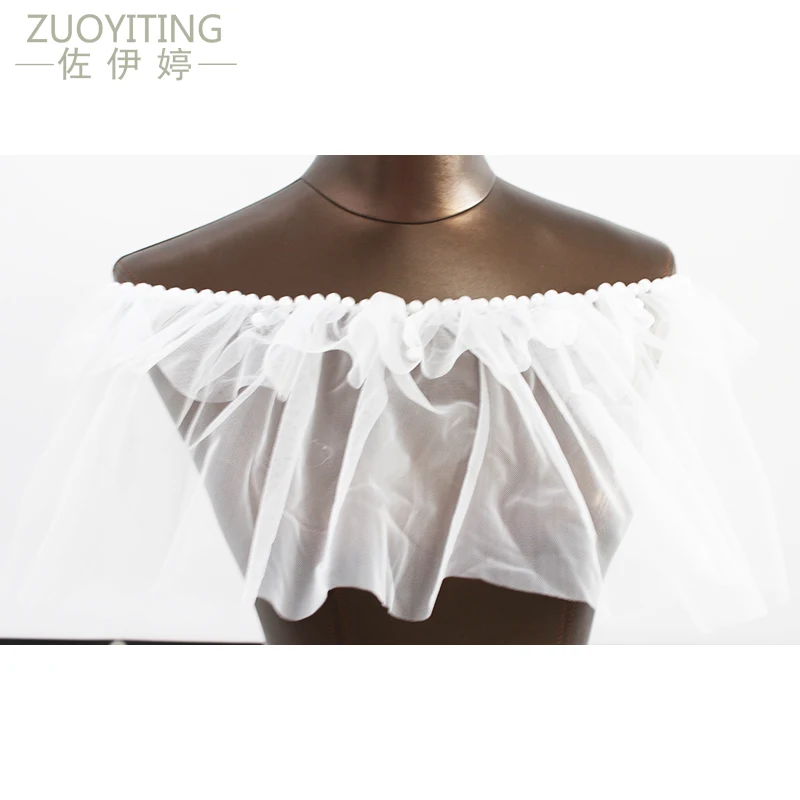 

Женский свадебный пиджак с открытыми плечами и жемчужинами цвета слоновой кости