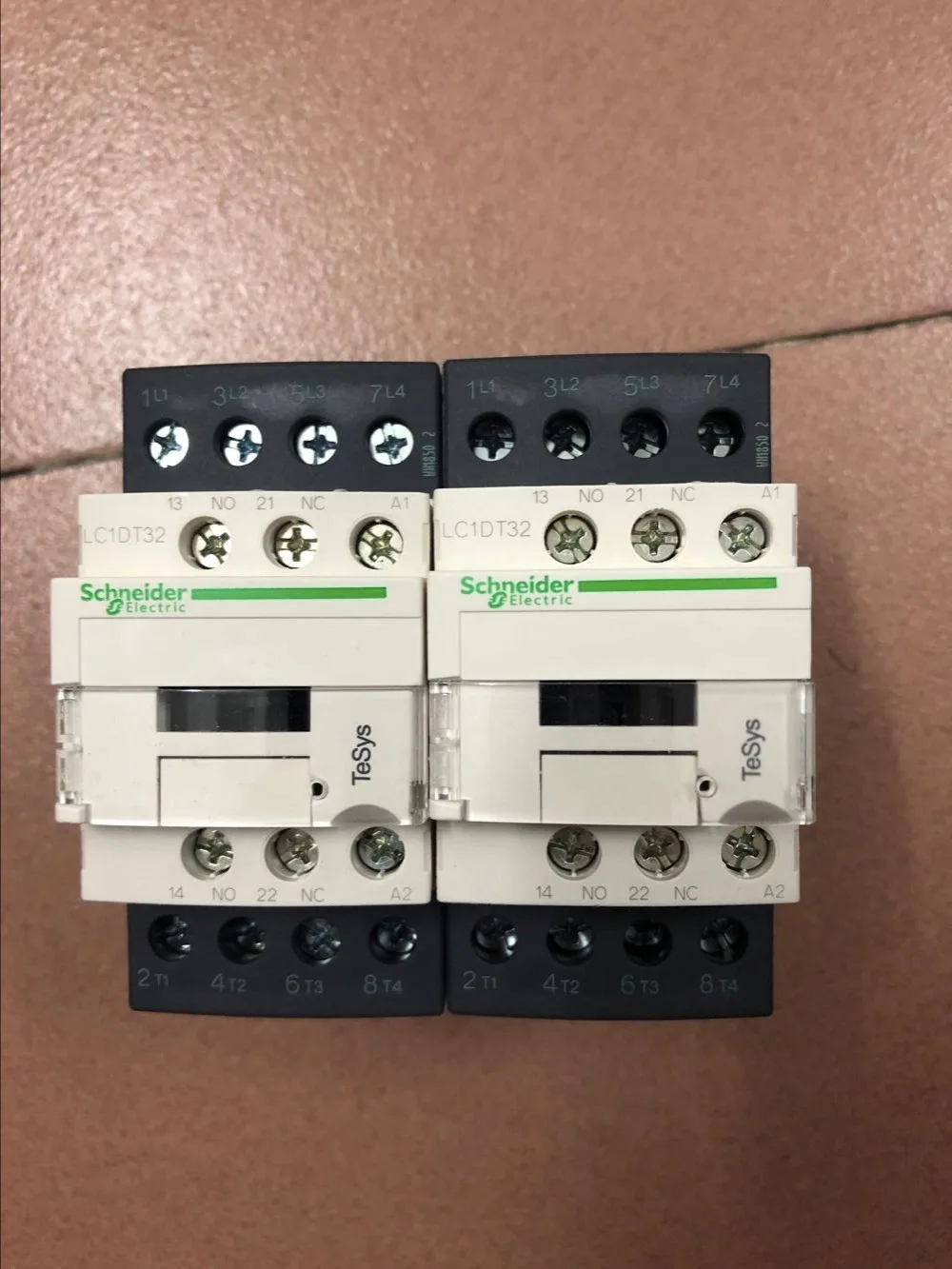 LC2DT326M7 TeSys d-переключающийся контактор-4 P(4 NO)-AC-1