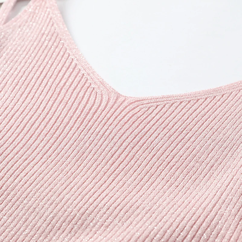 Женский трикотажный жилет с открытой спиной