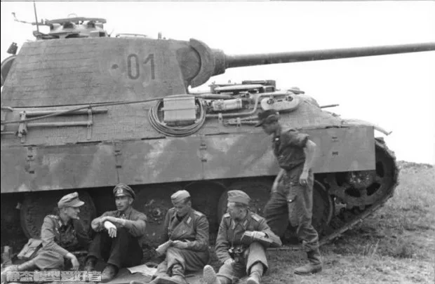 Большой Немецкий Panzer Division Туз 1:35 (4 человек)|german panzer|panzer division35 division |