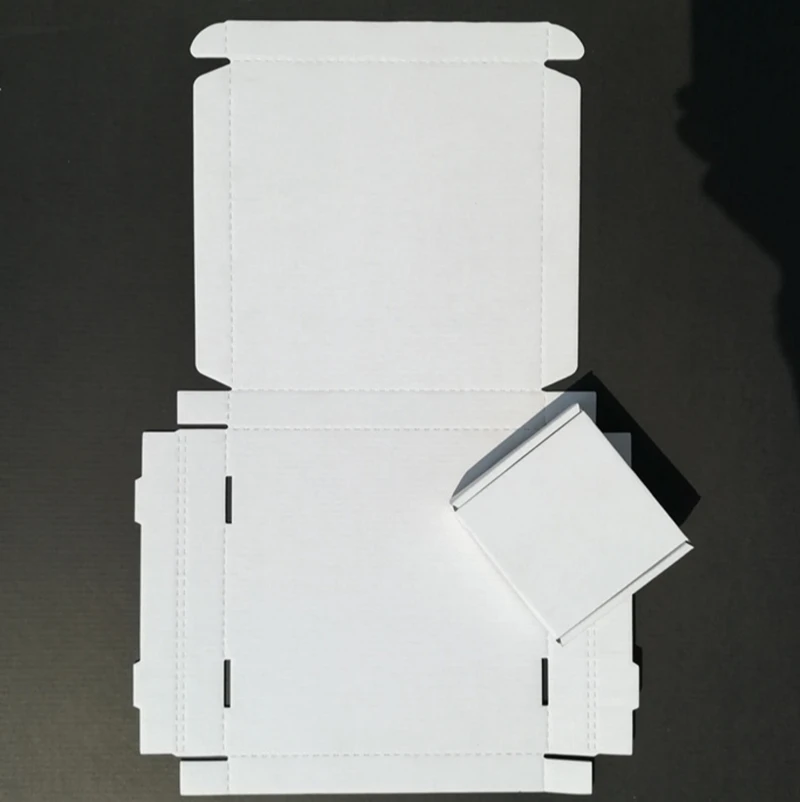 100/партия Белая Квадратная гофрированная картонная коробка|Подарочные сумки и