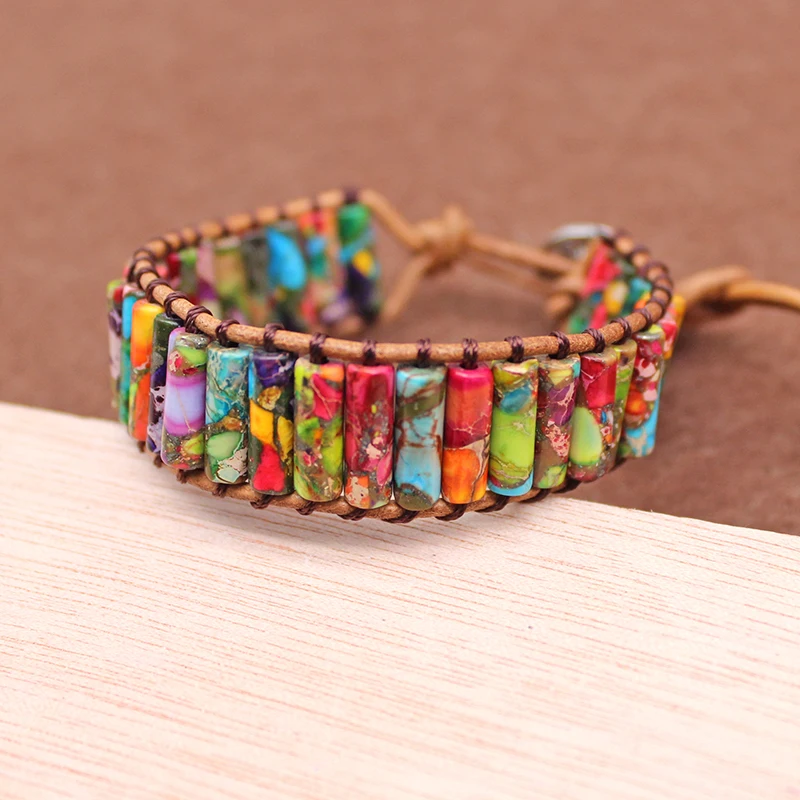 Женский браслет из натурального камня разноцветный в богемном стиле с бусинами