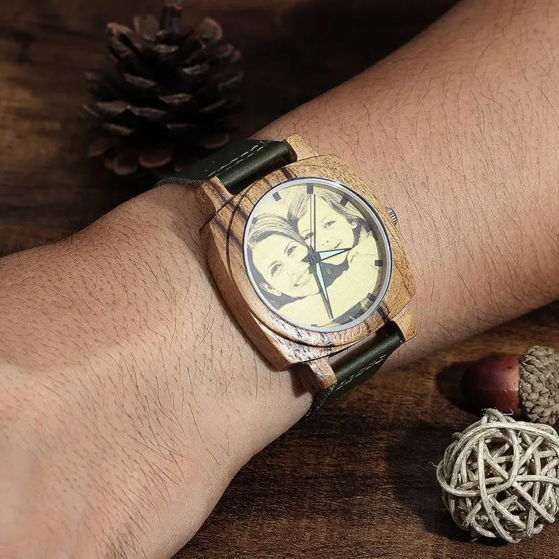 Мужские часы с гравировкой из бамбука темно-зеленые кожаным ремешком
