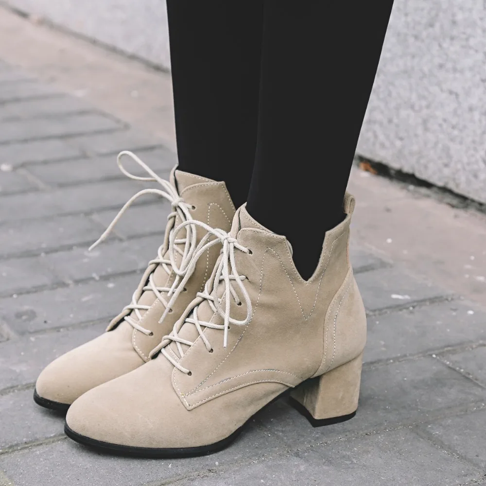 2018 Новое поступление Модные женские ботильоны из флока на среднем квадратном