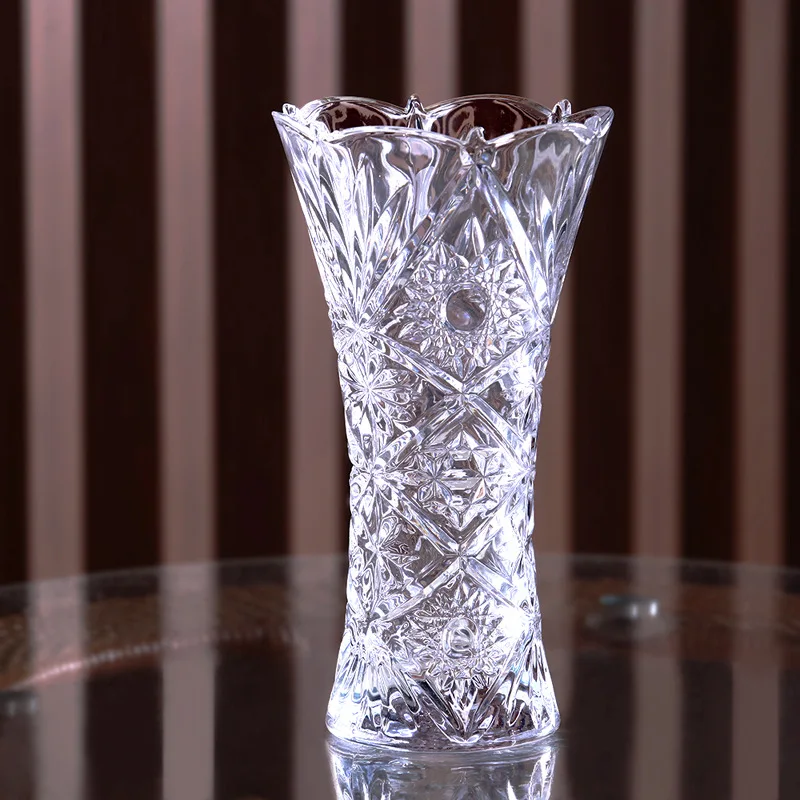 Частично прозрачная стеклянная ваза на 3 года