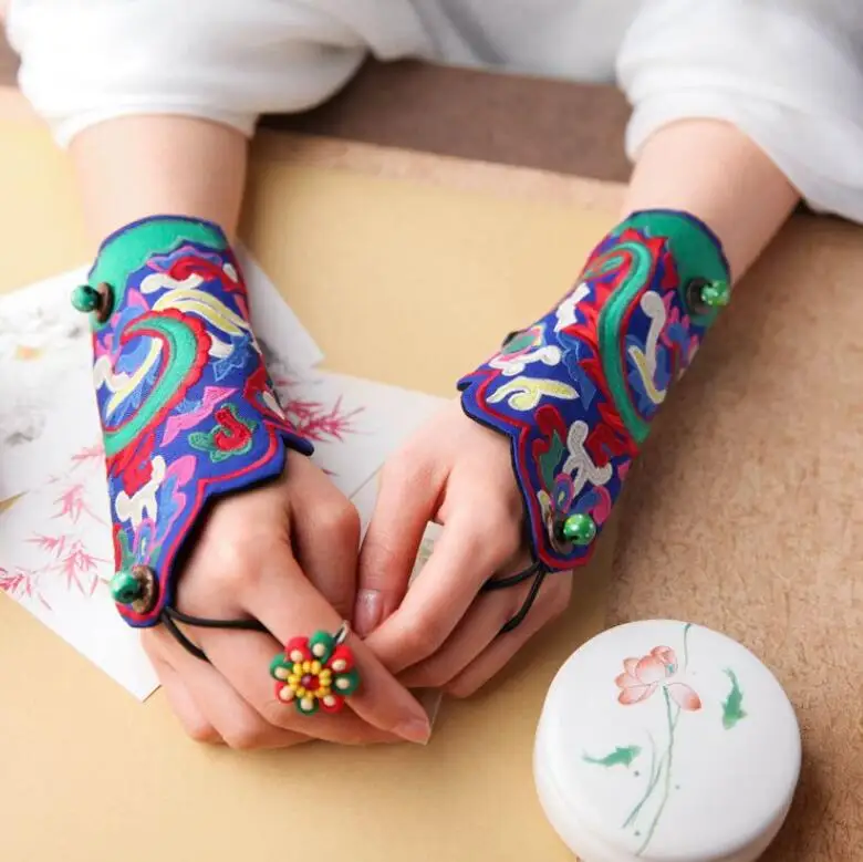 Женские винтажные оригинальные вышитые перчатки без пальцев женские для