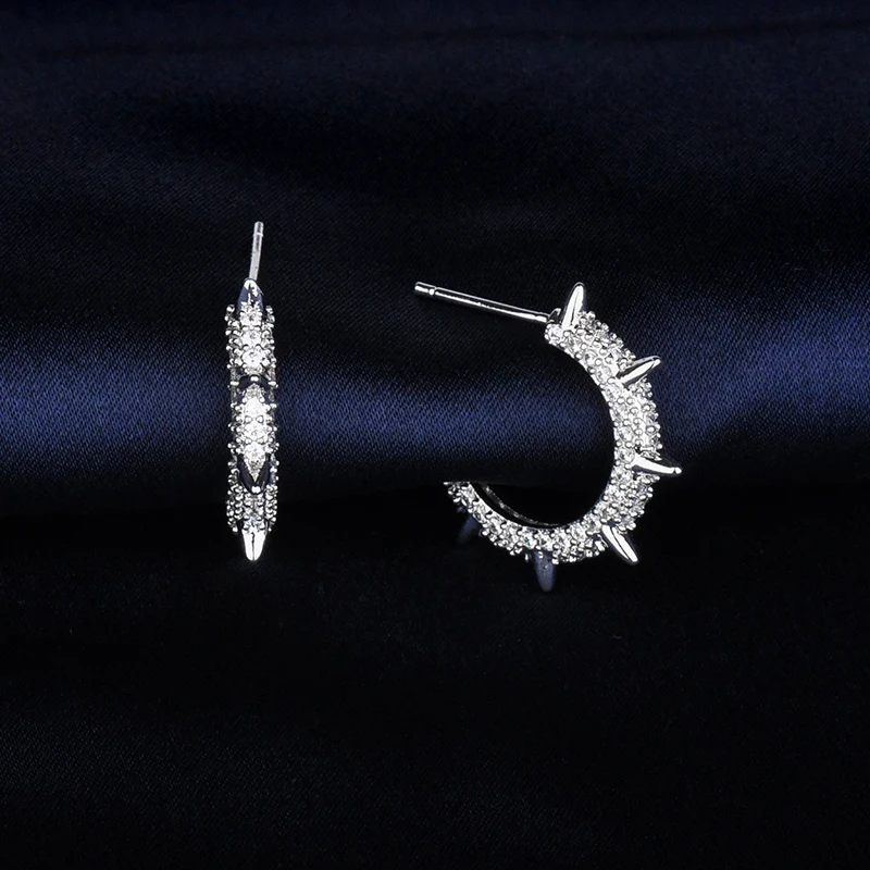 Женские винтажные полукруглые серьги-гвоздики с цирконом из белого золота YME6126Y |