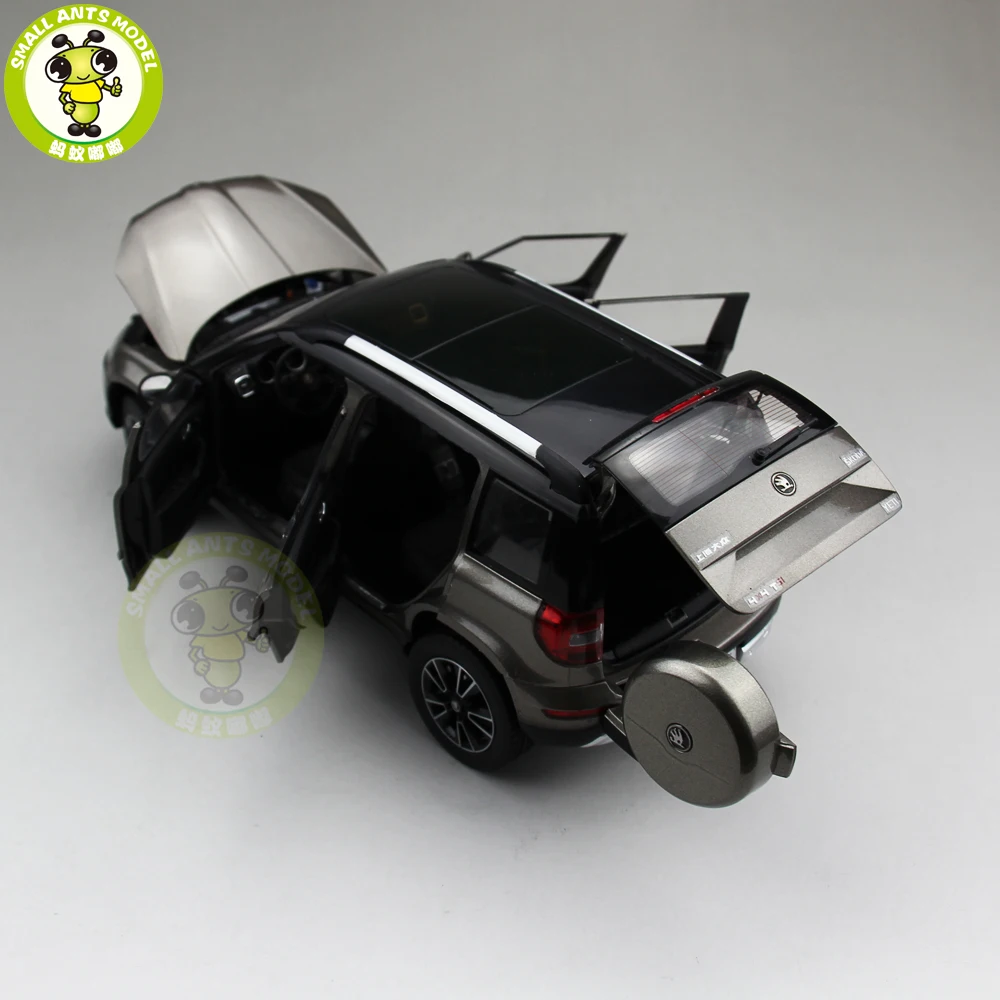 1/18 Skoda Yeti SUV литая модель металлическая модель автомобиля SUV Подарочная коллекция хобби темно-коричневый