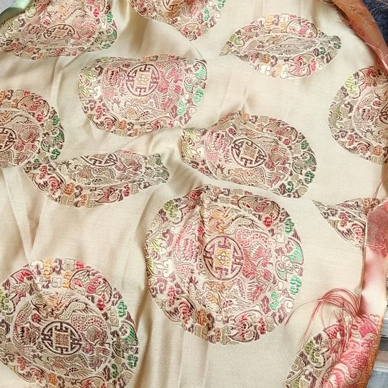 Жаккардовая ткань жаккардовая с монетами дракона удачи и цвета шампанского