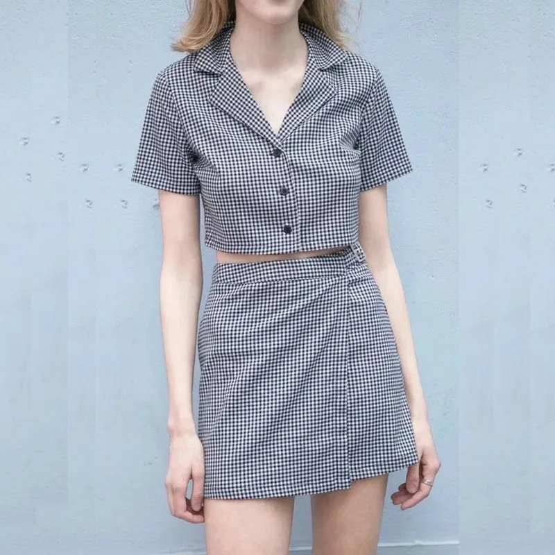 Женский клетчатый спортивный костюм комплект из двух предметов короткий топ и