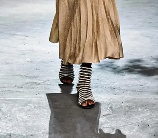 2017 г. Новые модные летние женские сандалии с вырезами и белыми жемчужинами