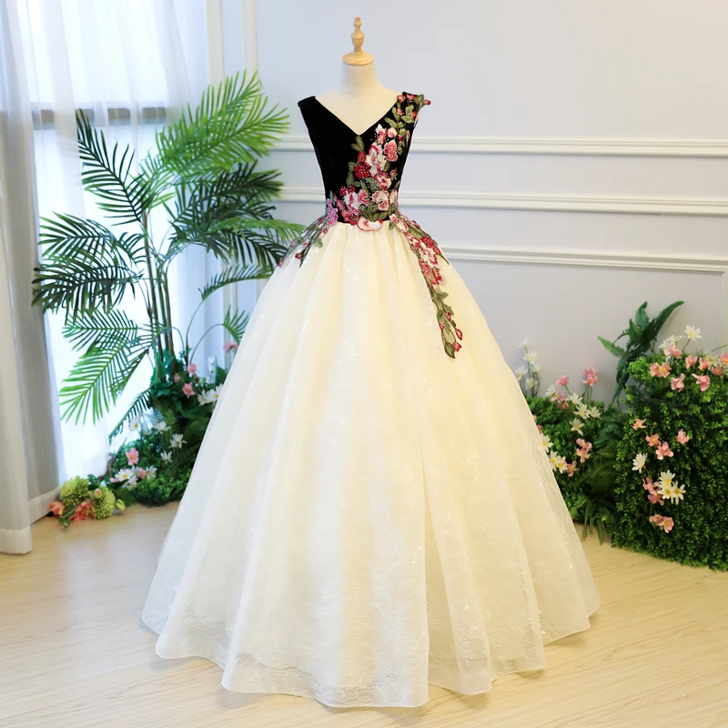 100%real velvet embroidery flower lace veil ball gown medieval dress Renaissance Gown princess Victoria belle ball