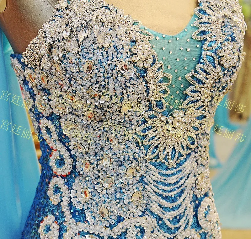 Женское длинное вечернее платье-русалка