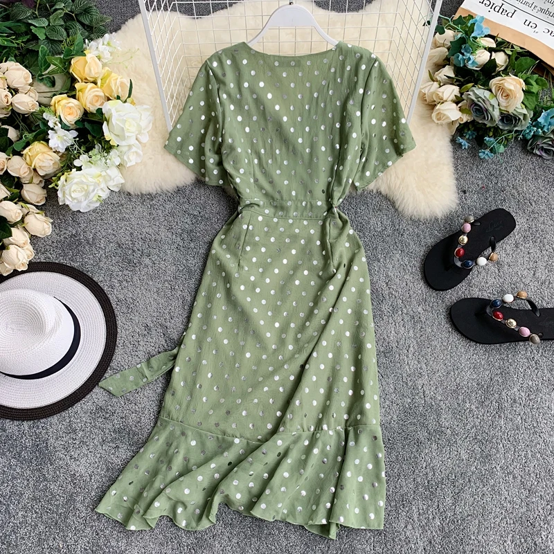 Женское платье в горошек во французском стиле с v-образным вырезом и коротким