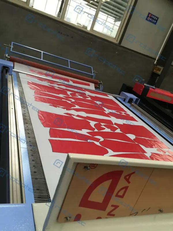 Популярный товар! Дешевая автоматическая машина co2 для лазерной резки с ЧПУ ткани