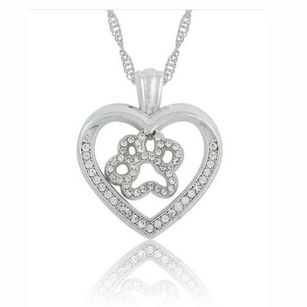 Ожерелье с подвеской в виде собачьей лапы и вырезанного сердца украшенное