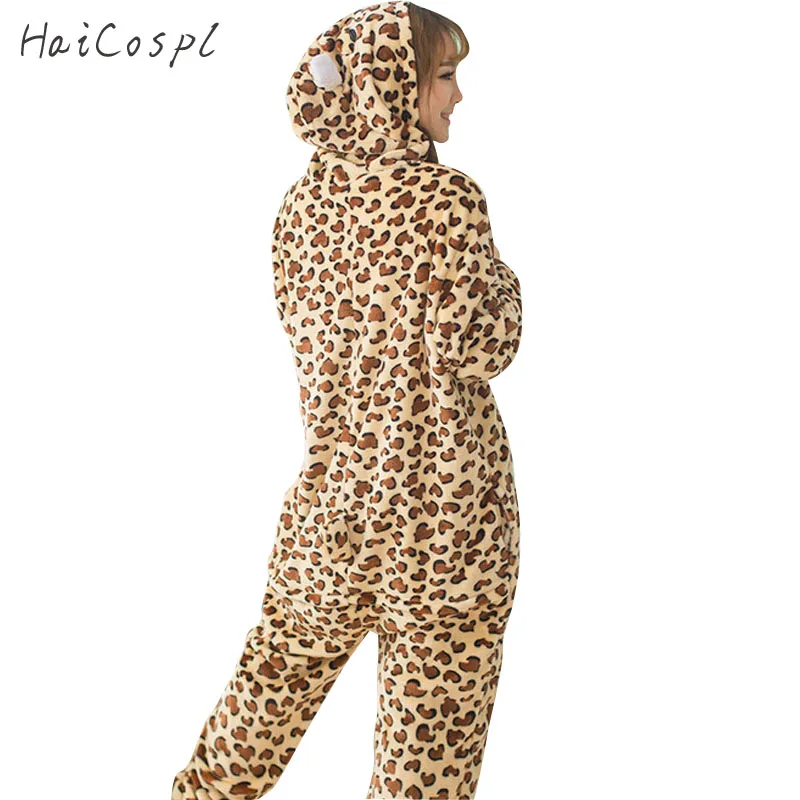 Пижама кигуруми женская с леопардовым принтом фланелевая теплая комбинезон для