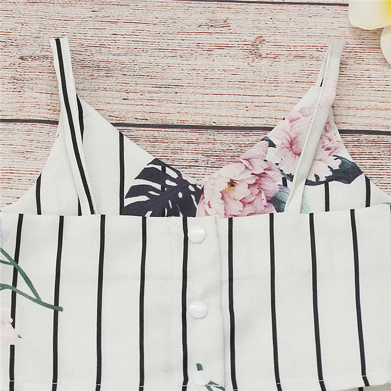 Женский летний комплект из двух предметов блузка на бретельках с цветочным