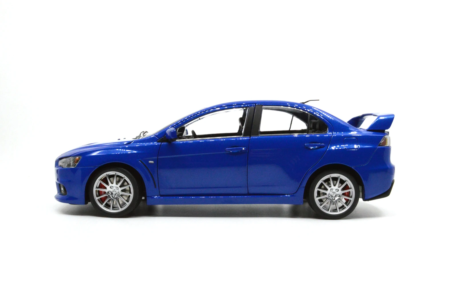 1/18 1:18 1 18 весы Mitsubishi Lancer EVO X Blue Diecast модель двери автомобиля открыть руль