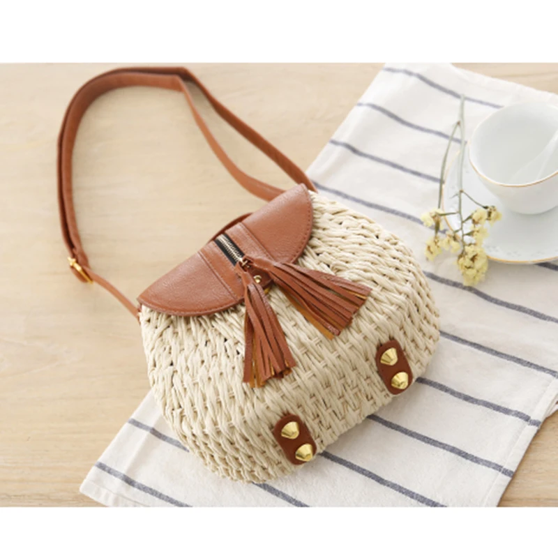 Женская сумка-мессенджер ручной работы с кисточками из бумажной веревки модные