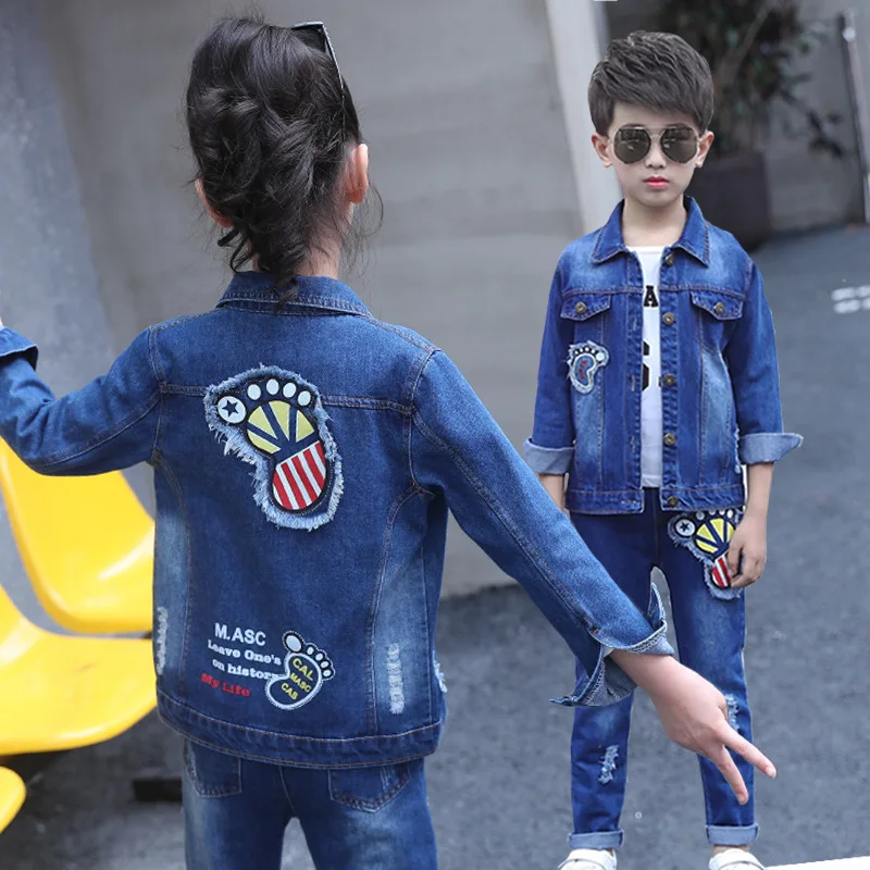 

2018 new fashion kids denim clothing set fun cartoon foot print boys jeans suit autumn girls 2 pieces jean body suit