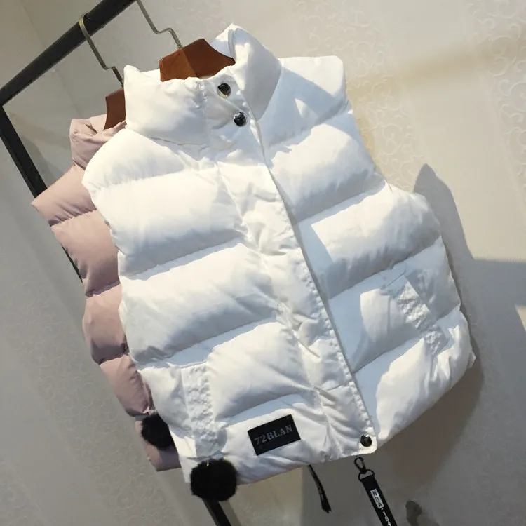 

The man in The fall and winter of 2020 Thickening of down vests Collar to keep a warm vest