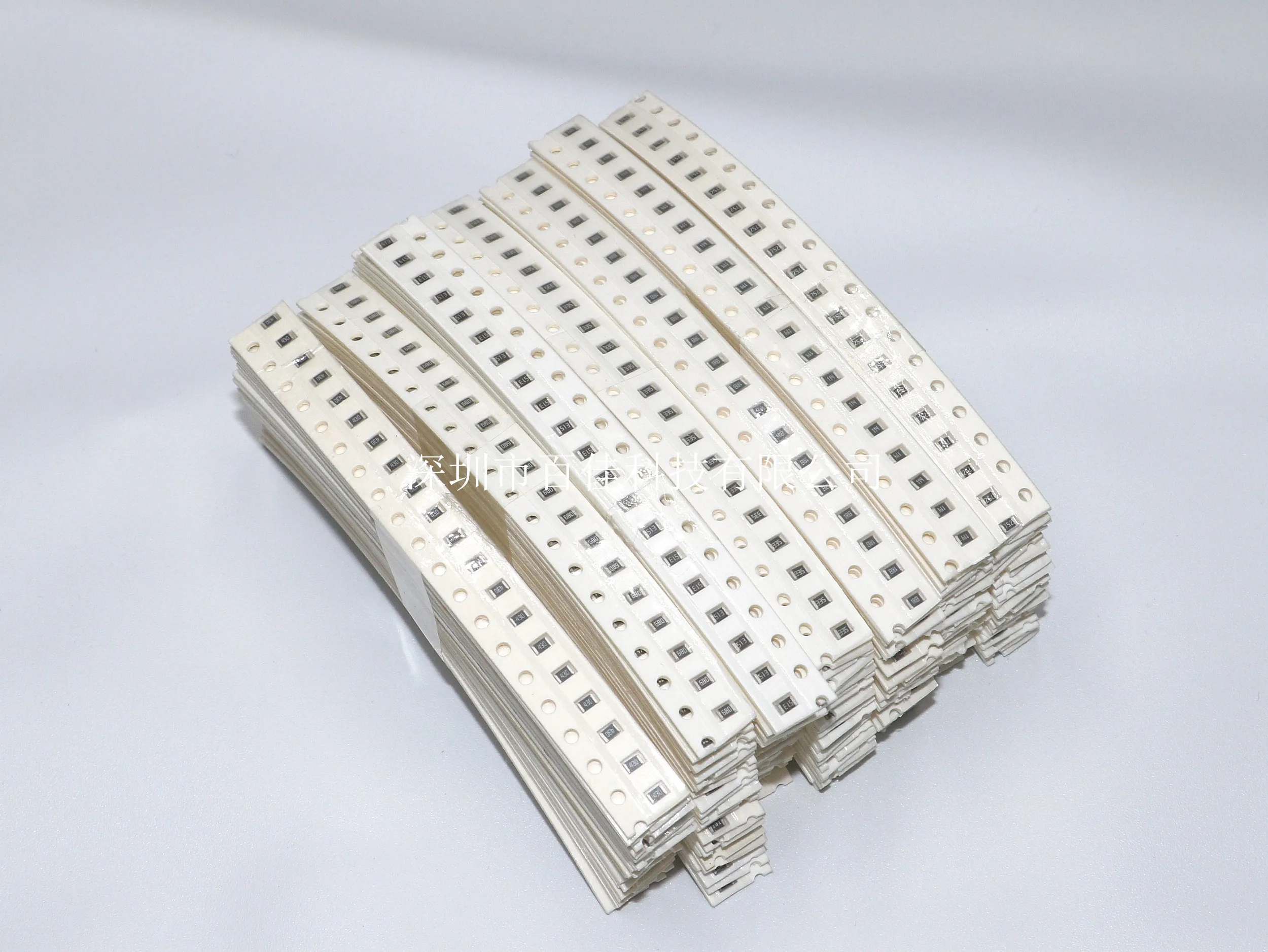 

3400pcs 0805 SMD 1/8W chip resistor (170 kinds of resistance, 20pcs/type)