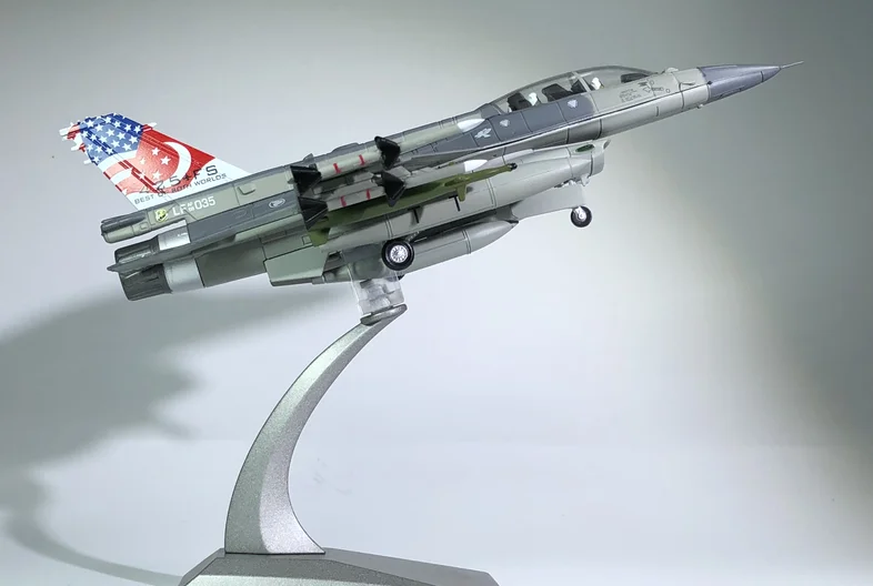 WLTK 1/72 масштаб военная модель игрушки RSAF F 16D боец Сокол литой металлический