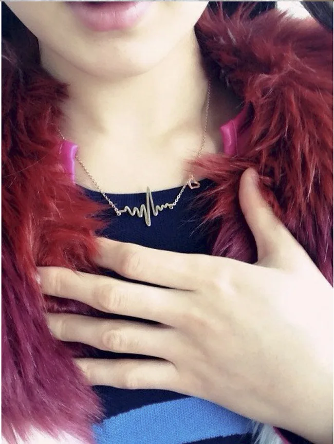

ECG Necklace Love Heart Shaped Titanium Steel Heartbeat Heart Heart Pendant Clavicle Chain Color Gold Jewelry