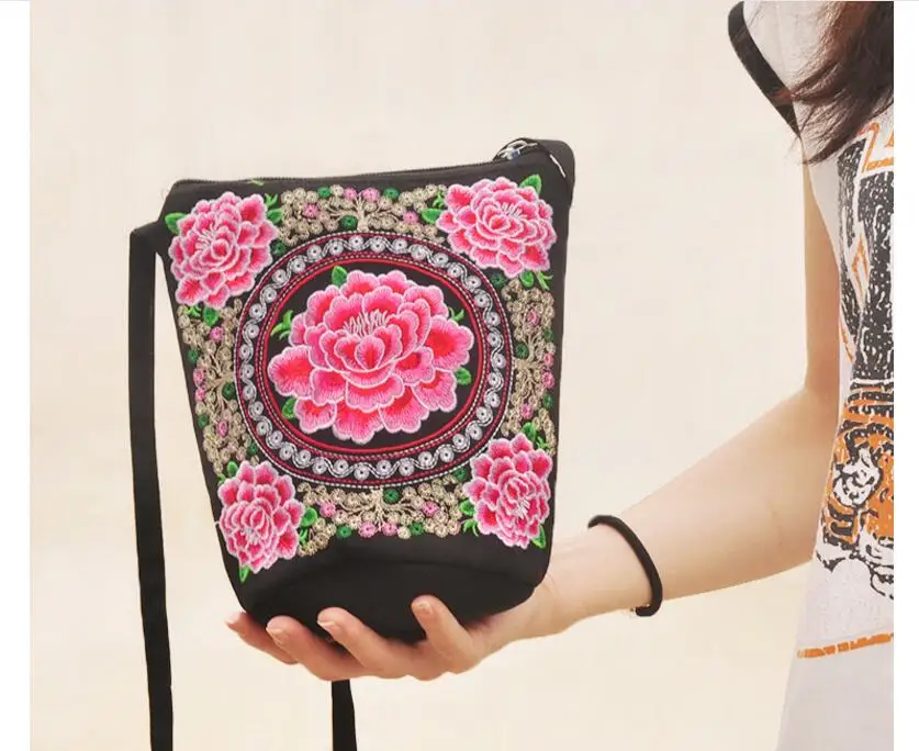 2016 Новый национальный женщин Вышитые сумки на ремне! Горячая вышитые Старинные