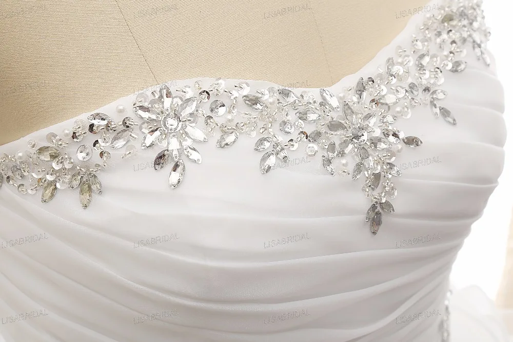 Длинное свадебное платье со шлейфом без рукавов из органзы | Свадьбы и торжества