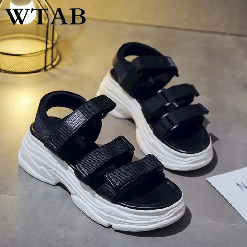 Женские сандалии на высокой платформе WTAB повседневные летние танкетке с крючком