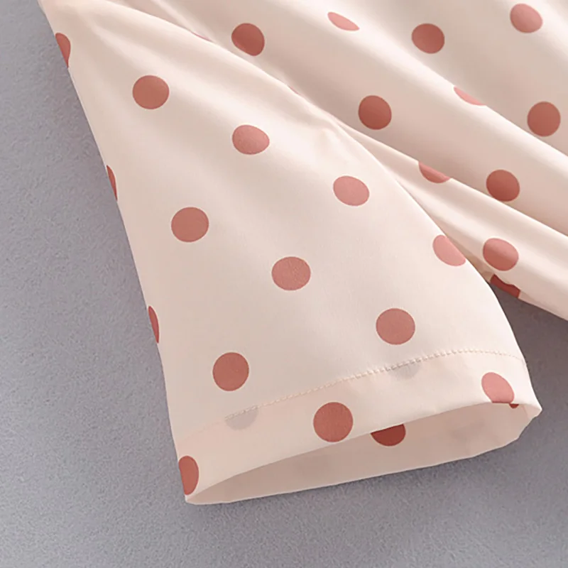 Женское платье макси с отложным воротником и коротким рукавом в горошек