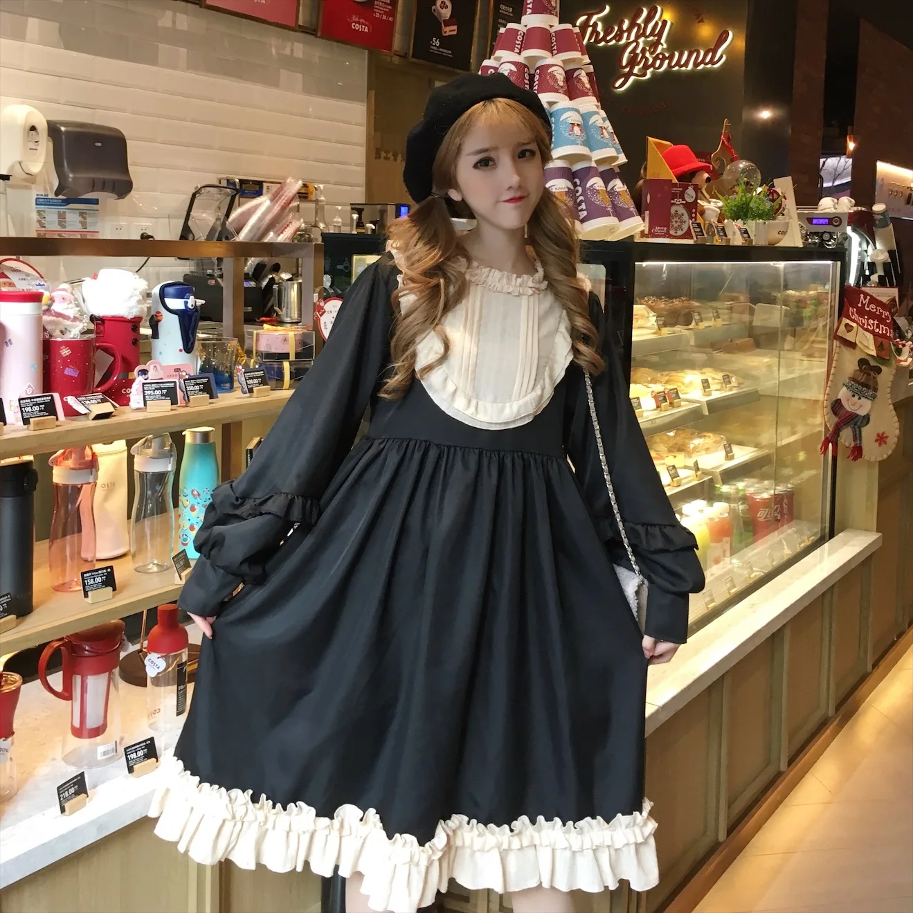 Милое женское платье трапециевидной формы с длинными рукавами фонариками