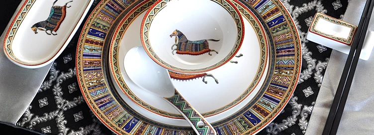 Европейские изысканные западные тарелки из костяного фарфора, красивая керамическая посуда, декоративная тарелка для десерта, стейка, закусок, торта