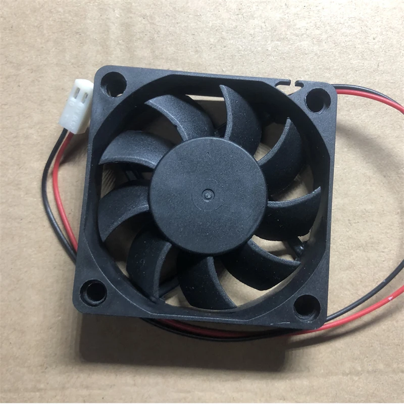 

Охлаждающий вентилятор ADDA AD0605LX-D90 DC 5V 0.21A 2 провода 2-pin 60x60x15 мм