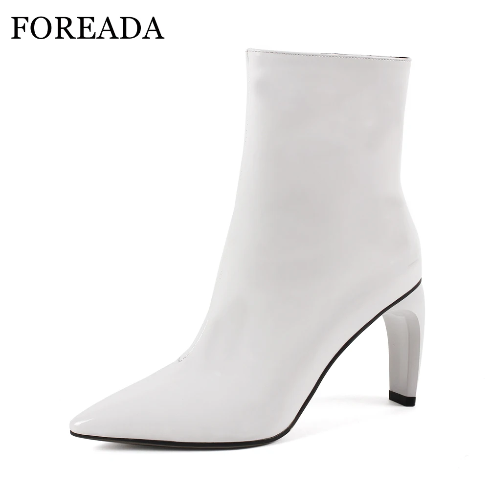 FOREADA/Зимние ботильоны; женские сапоги на необычном высоком каблуке; короткие сапоги на молнии из натуральной кожи с острым носком; пикантная женская обувь белого цвета