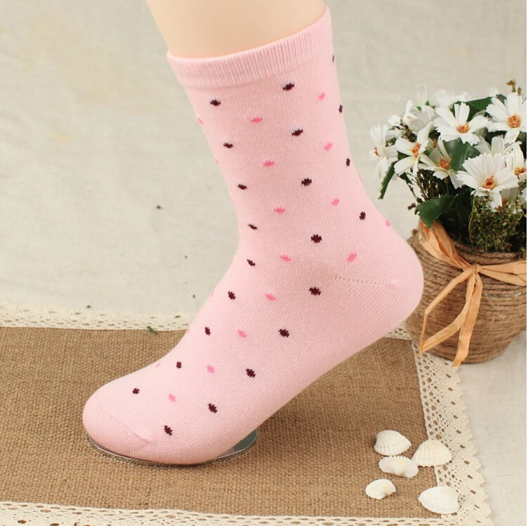 Разноцветные женские хлопковые носки в горошек подходят для четырех сезонов