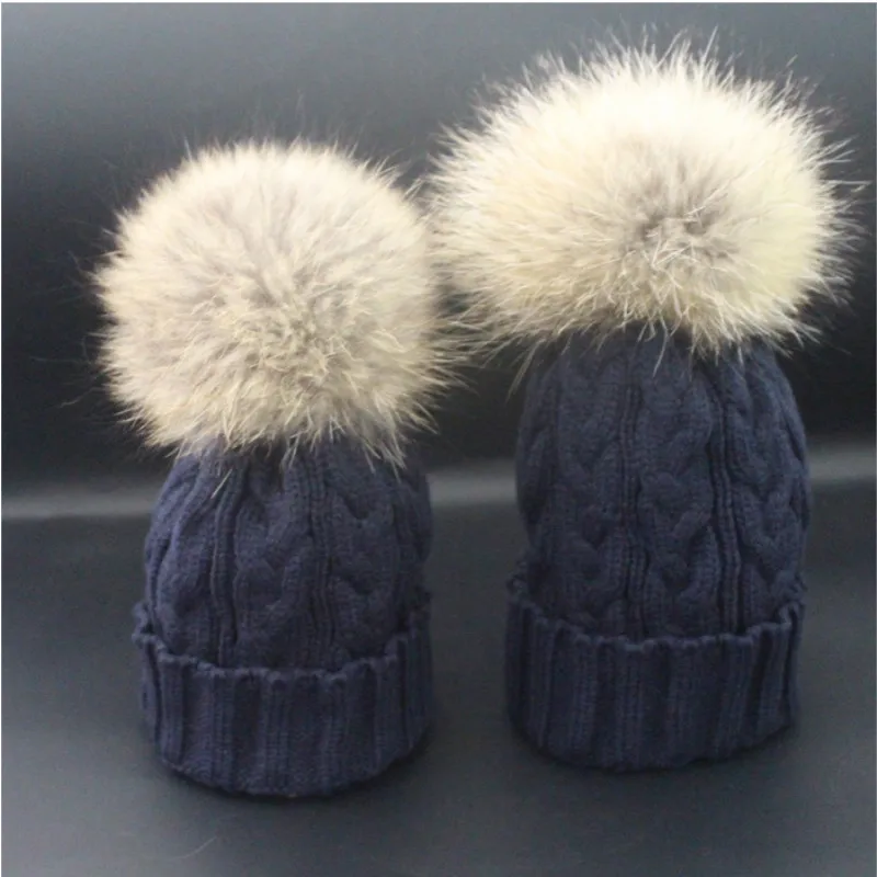 Женская вязаная шапка с помпоном из натурального меха енота помпоном|cap with pom