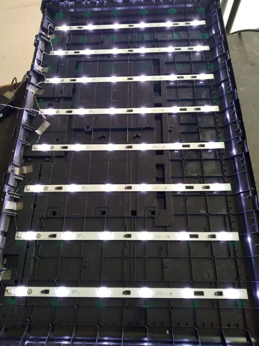

Светодиодная подсветка для T C L B42E650 D42A710 L42F1600E B42E680 L42F3700A bar strip 4C-LB4206-YH4