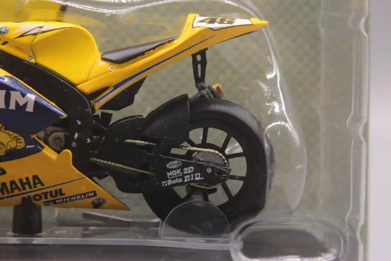 Leo 1:18 Yamaha YZR-M1 2006 мотоцикл сплав модель автомобиля литье под давлением металлические игрушки подарок на день рождения для детей мальчиков