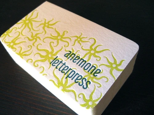 Пользовательские визитные карточки элегантные бумажные с цветным краем