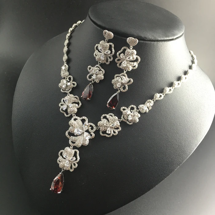 Комплект из колье и серёг с красными фианитами | Украшения аксессуары