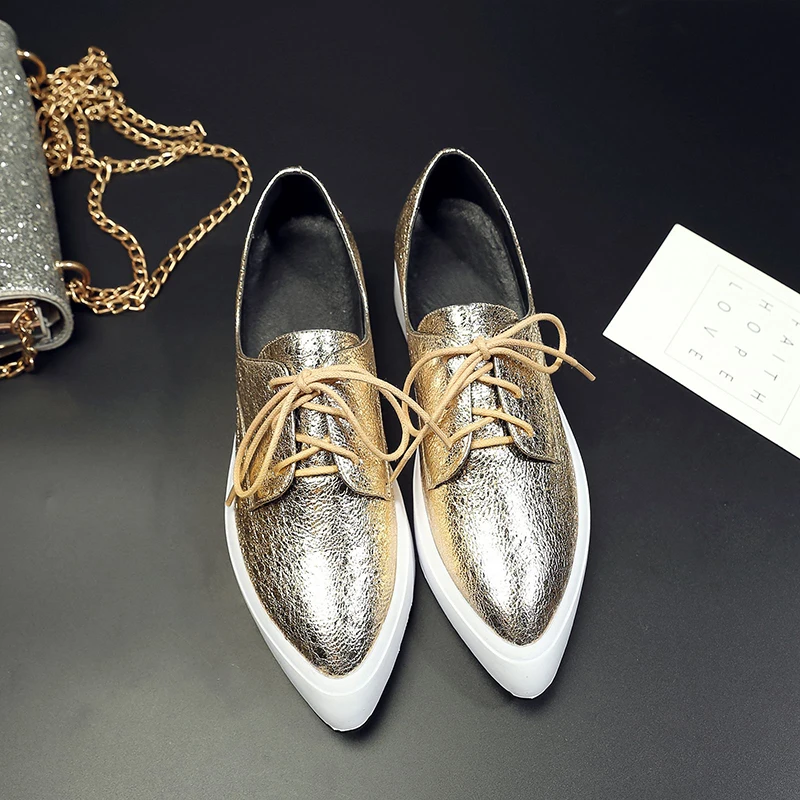 Женские кроссовки из коровьей кожи на шнуровке с острым носком платформе