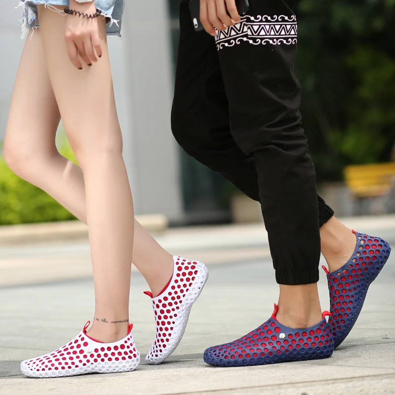 Koovan/Лето 2017 г. Обувь сандалии Любители отверстие Мужские летние полые человека