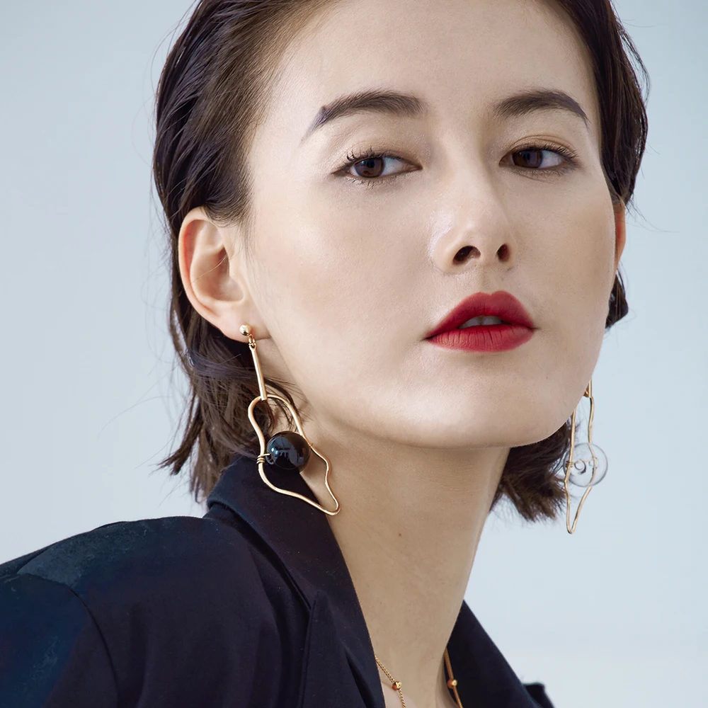 Новые модные ювелирные изделия черно-белые нерегулярные стеклянные серьги