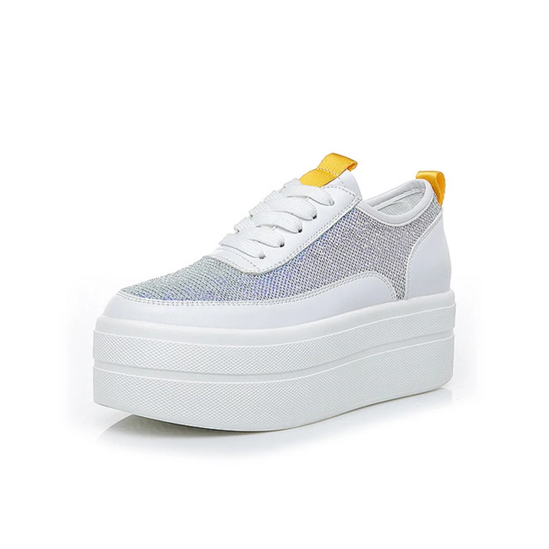 Женские кроссовки из натуральной кожи белые удобные на плоской платформе с