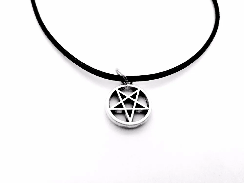 

30PCS- Tiny Pagan Wicca Inverted Star Pentagram Necklace Circle Round with Star Necklace David Star Leather Rope Necklaces