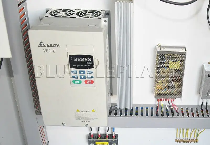 1530 ATC деревообрабатывающий фрезерный станок с ЧПУ для резки древесины |